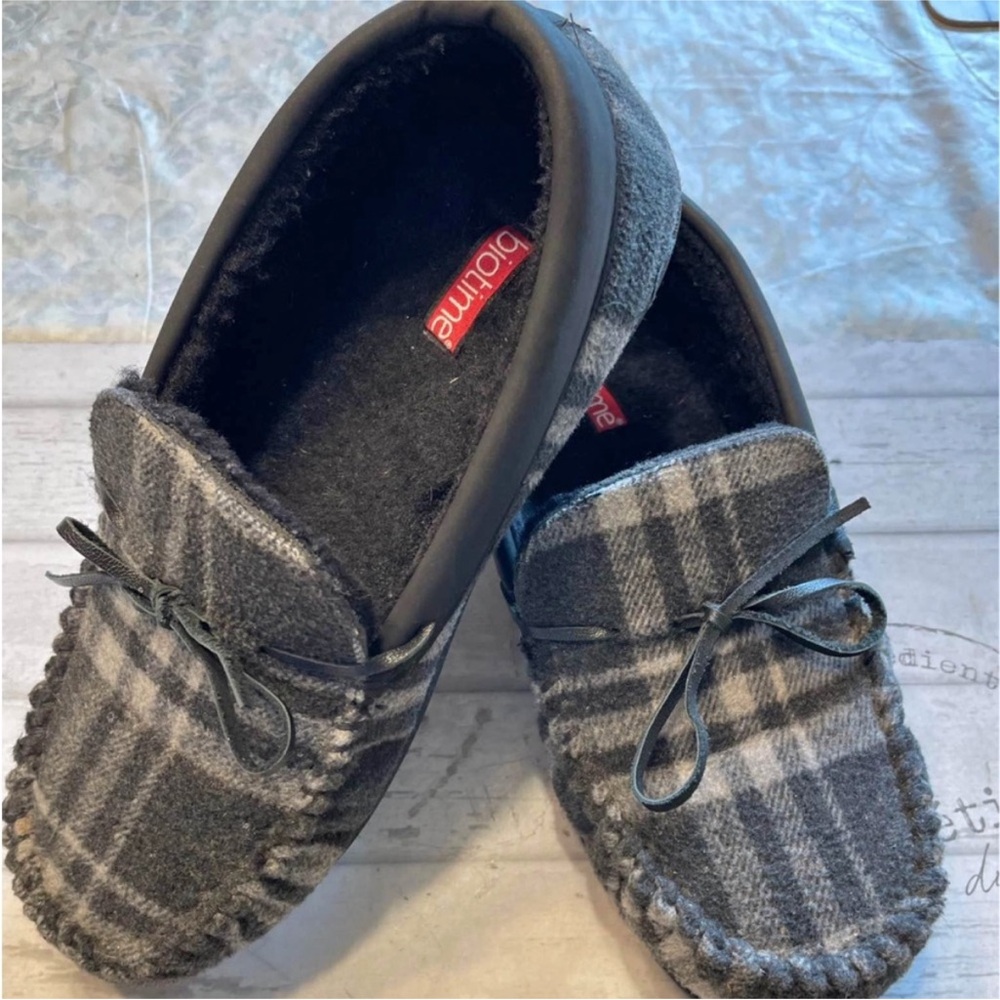 Skechers Gray Plaid Men's Moccasin Slippers